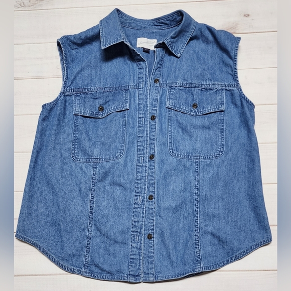 Universal Thread Tops - NWOT Universal Thread Sleeveless Denim Collared Button-Down Shirt - Size Medium